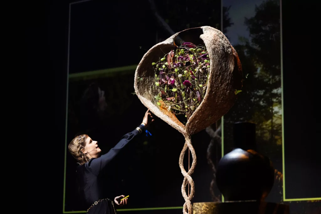 Floral-Art-Präsentation bei der Veranstaltung 2025