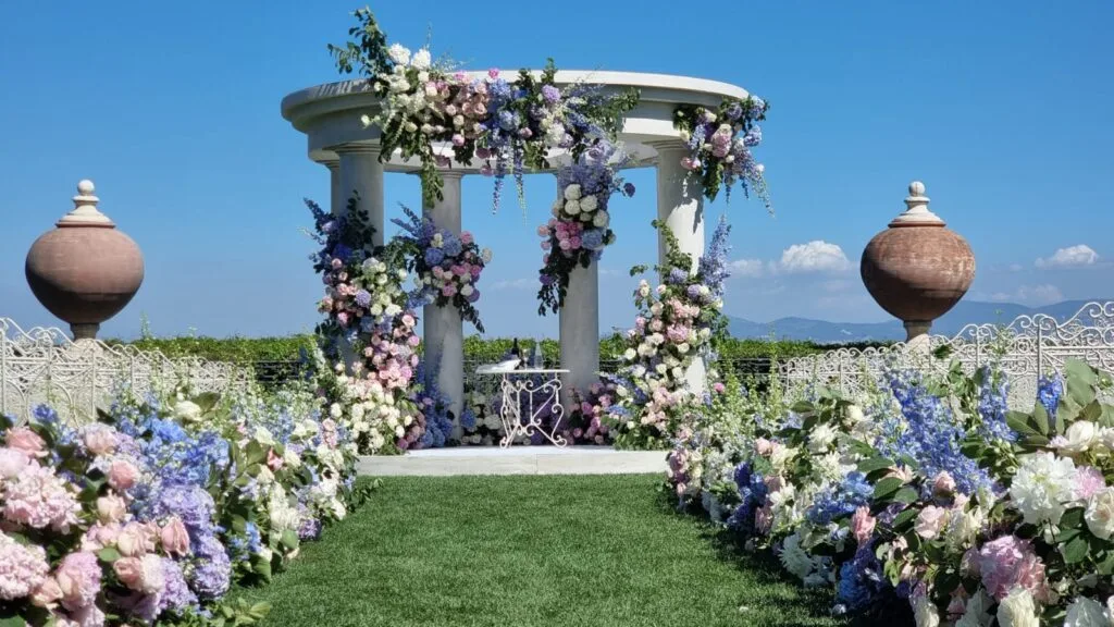 Luxuriöses Floraldesign aus dem Arbeitsumfeld von Flexyno