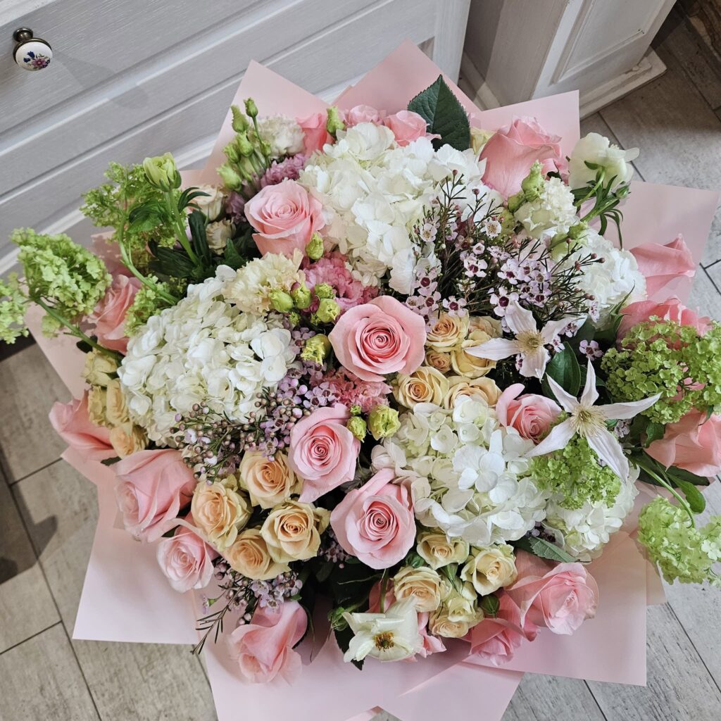 Detail eines Floraldesigns von Florăria Adelle